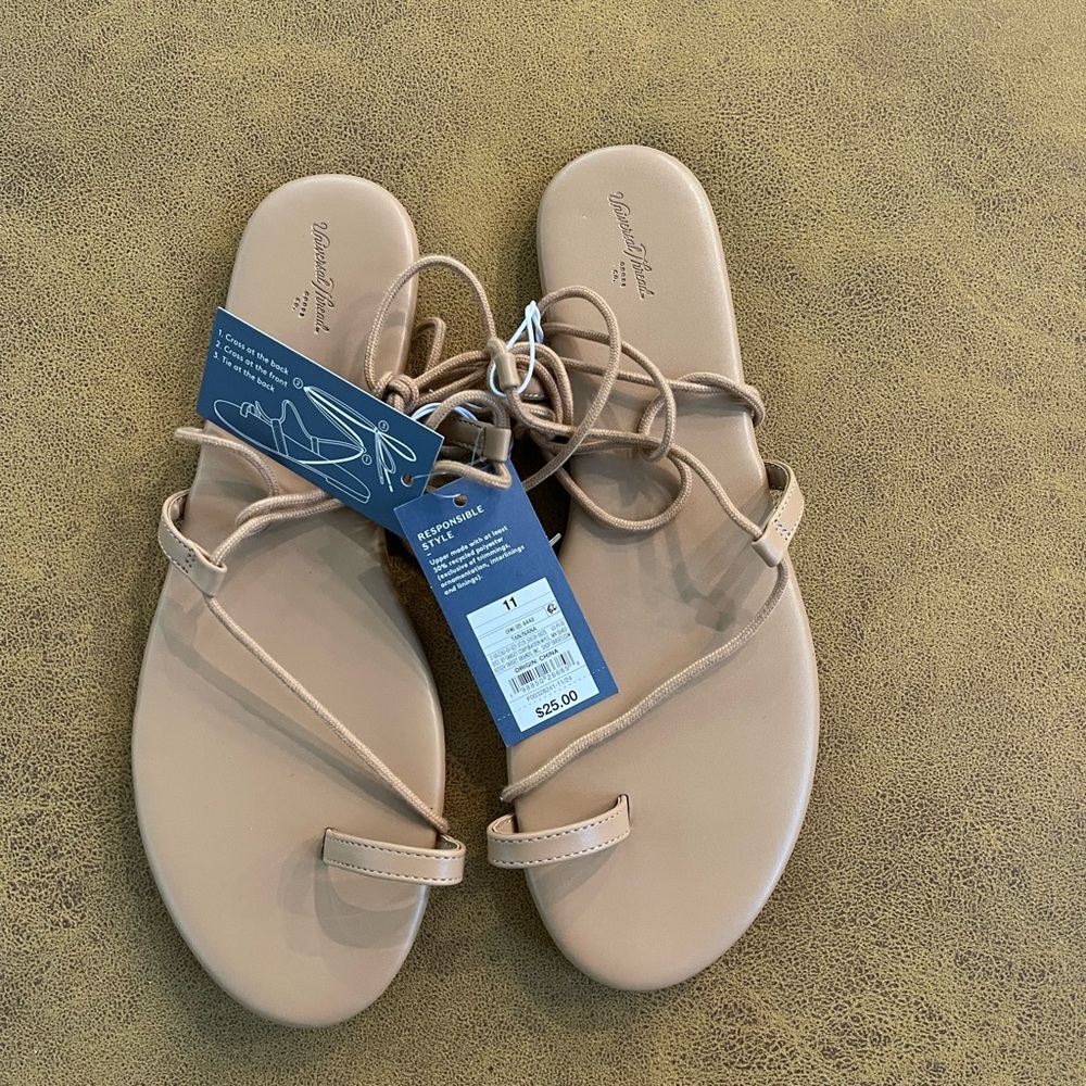 Universal Thread Women's Tan Strappy Sandals